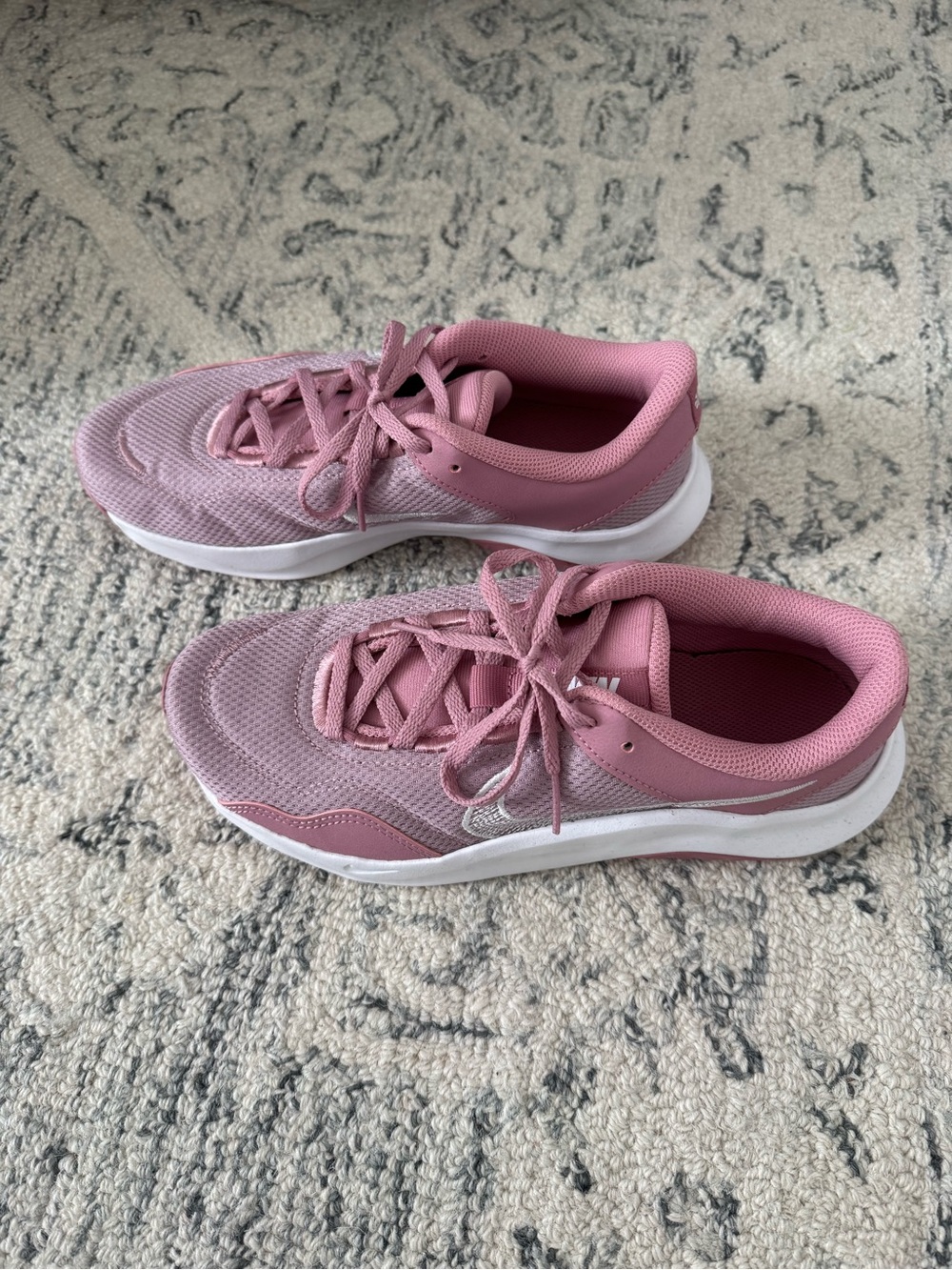 NWOT Women’s Nike Sneakers